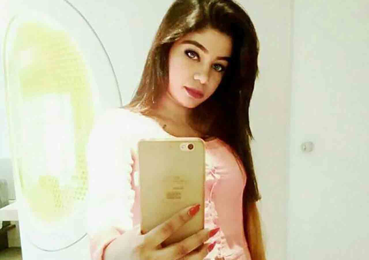 Noida escorts Punam